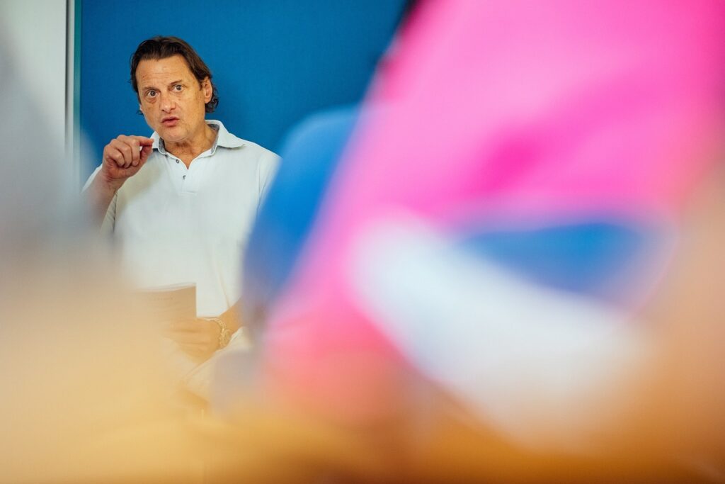 嫉妬が深い女性を改善するための効果的な方法は？